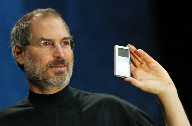 Steve Jobs introduces the first iPod [2001]